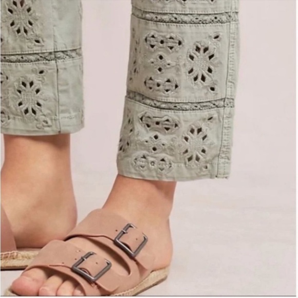 NWT Anthropologie Green Eyelet Khaki Wanderer Pants in size 27 - Picture 3 of 11